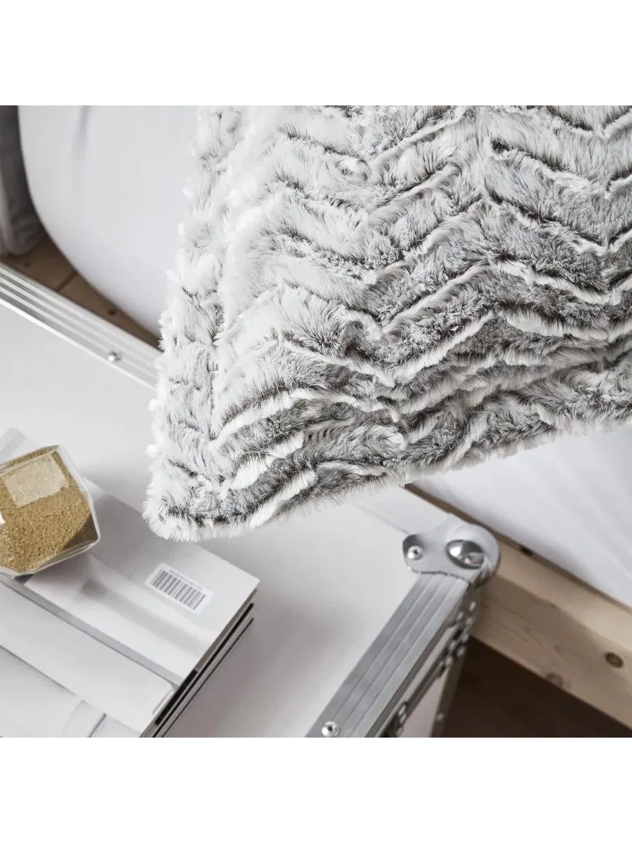 Комплект стеганого одеяла Oversized Coma Inducer, Chevron Frosted Espresso — изображение 3 из 6, бежевый