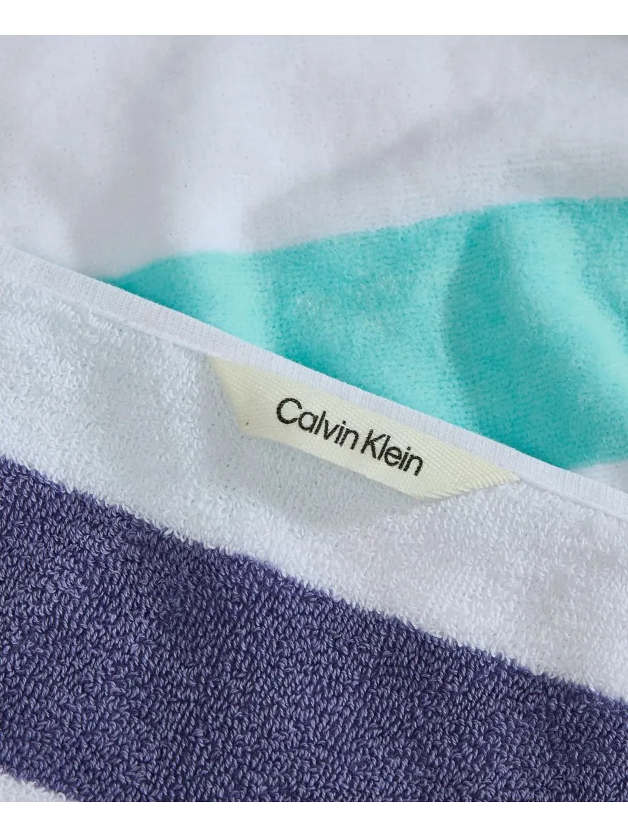 Calvin Klein набор хлопковых пляжных полотенец с логотипом в полоску, 2 предмета — изображение 5 из 7, фиолетовый/голубой