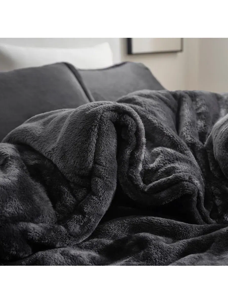 Комплект стеганого одеяла с подушками из кораллового флиса Me Sooo Comfy Coma Inducer — изображение 4 из 4, серебристый