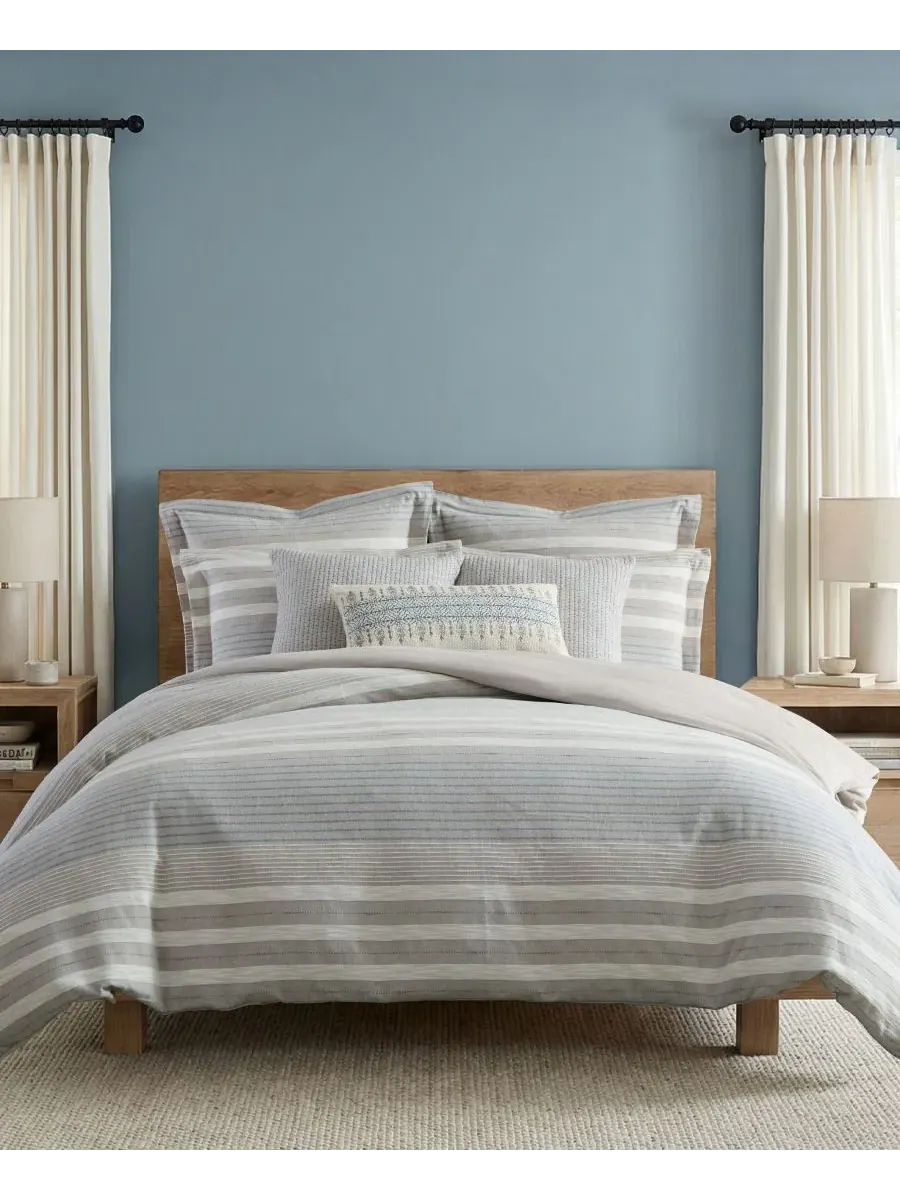 Комплект стеганого одеяла с полосатым принтом, двусторонний, Hawthorn Stripes Levtex Home — изображение 3 из 6, серый