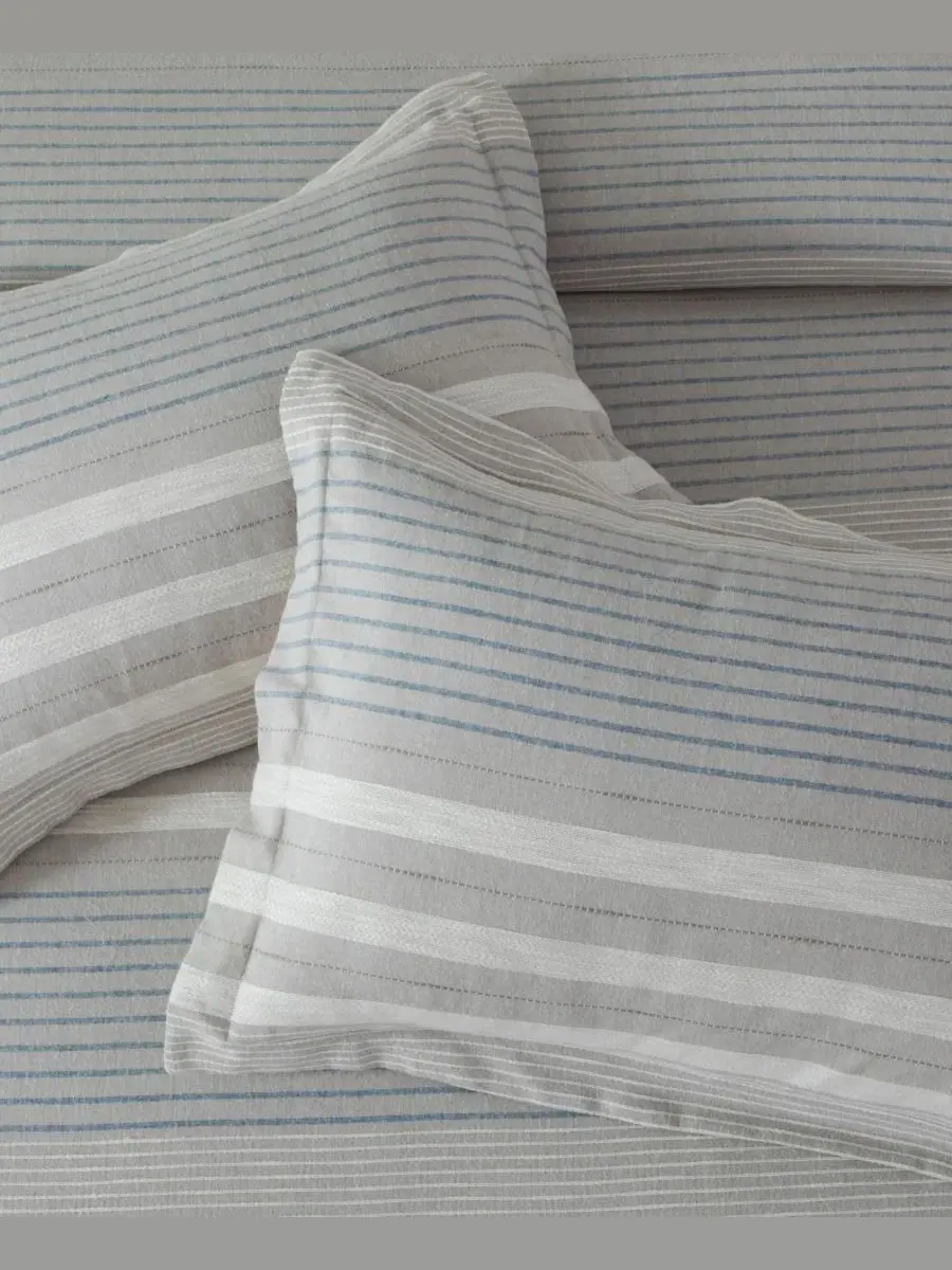 Комплект стеганого одеяла с полосатым принтом, двусторонний, Hawthorn Stripes Levtex Home — изображение 6 из 6, серый
