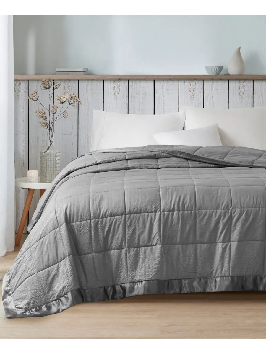 Одеяло Cambria Oversized с наполнителем из искусственного пуха и атласной отделкой, размер — изображение 1 из 5, темно-серый