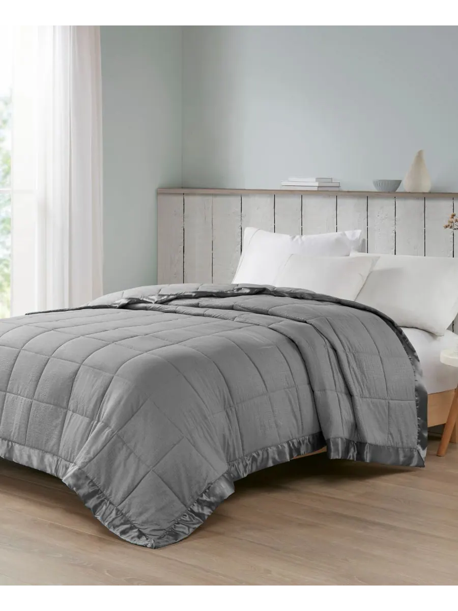 Одеяло Cambria Oversized с наполнителем из искусственного пуха и атласной отделкой, размер — изображение 2 из 5, темно-серый