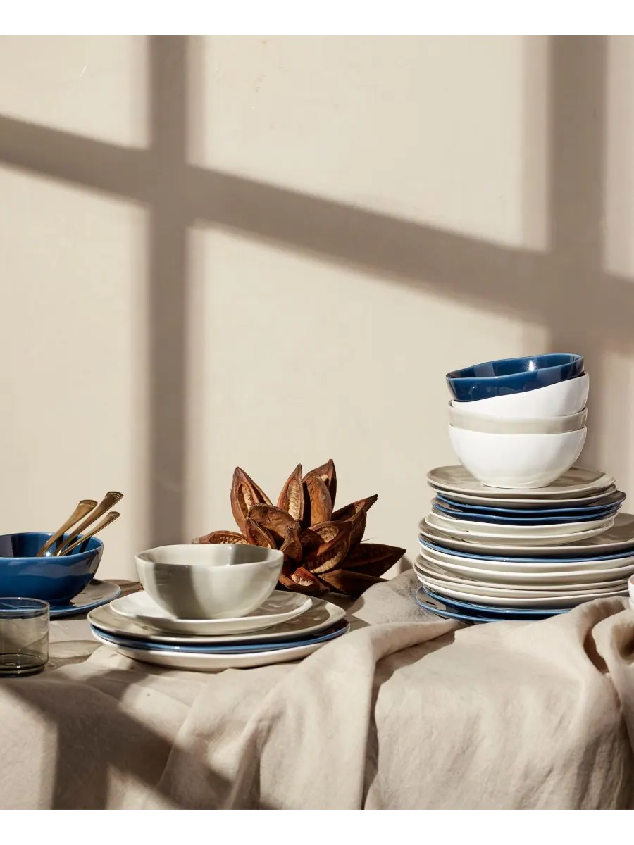 Набор посуды Bay Colors Solid из 12 предметов, на 4 персоны Lenox — изображение 3 из 3, синий