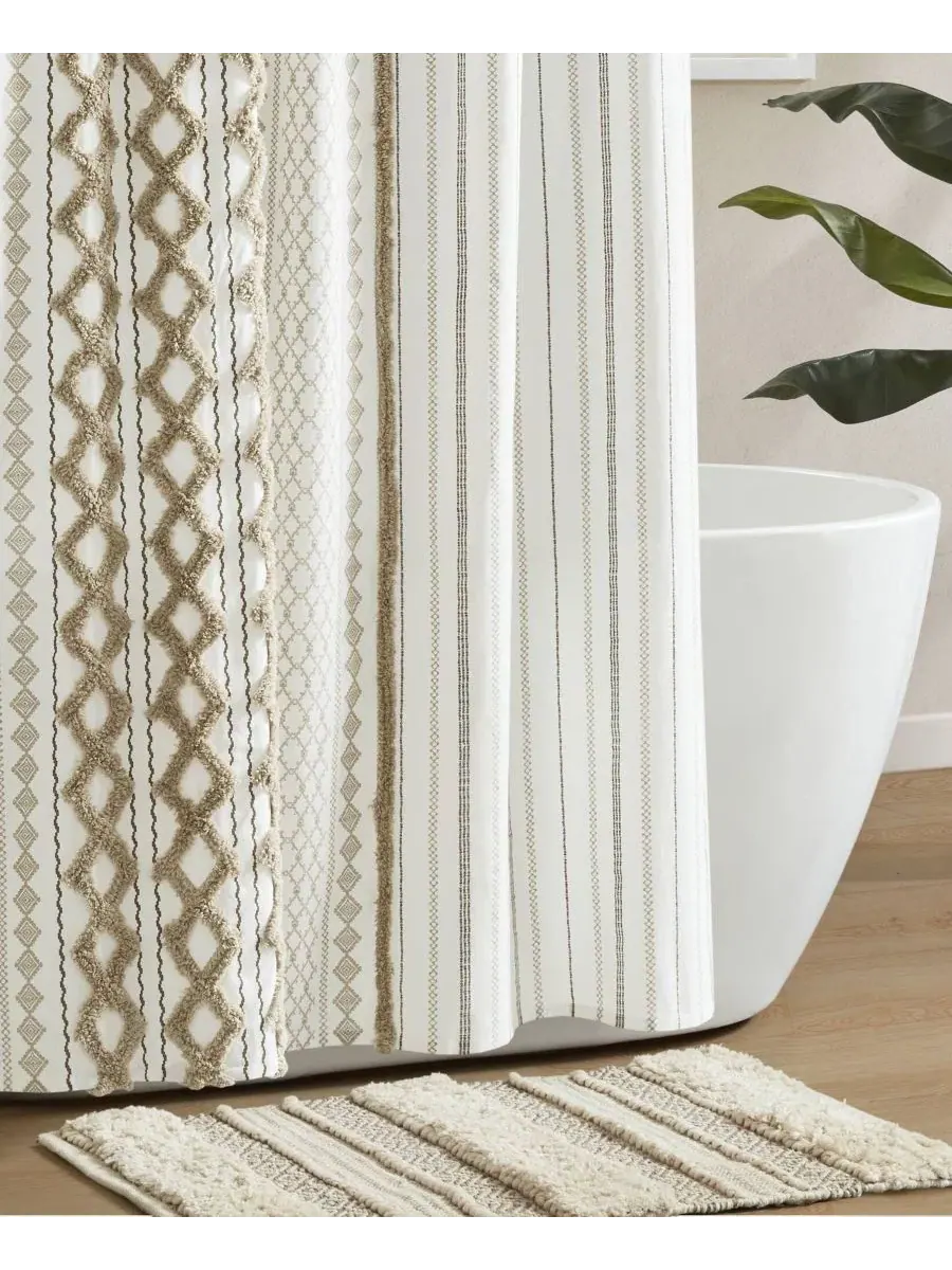 Шторка для ванной с каймой из шенилла Imani Stripe Chenille INK+IVY — изображение 4 из 9, серый