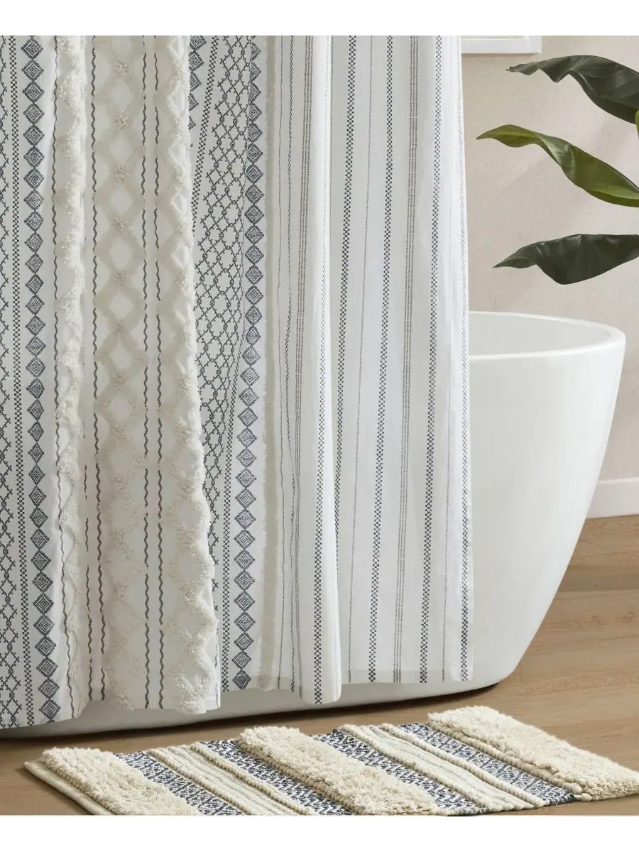 Шторка для ванной с принтом и каймой из шенилла Imani Stripe Chenille INK+IVY — изображение 4 из 10, белый темно-синий