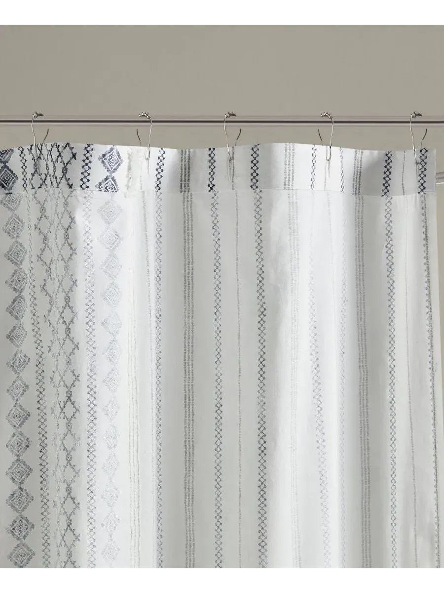 Шторка для ванной с принтом и каймой из шенилла Imani Stripe Chenille INK+IVY — изображение 6 из 10, белый темно-синий