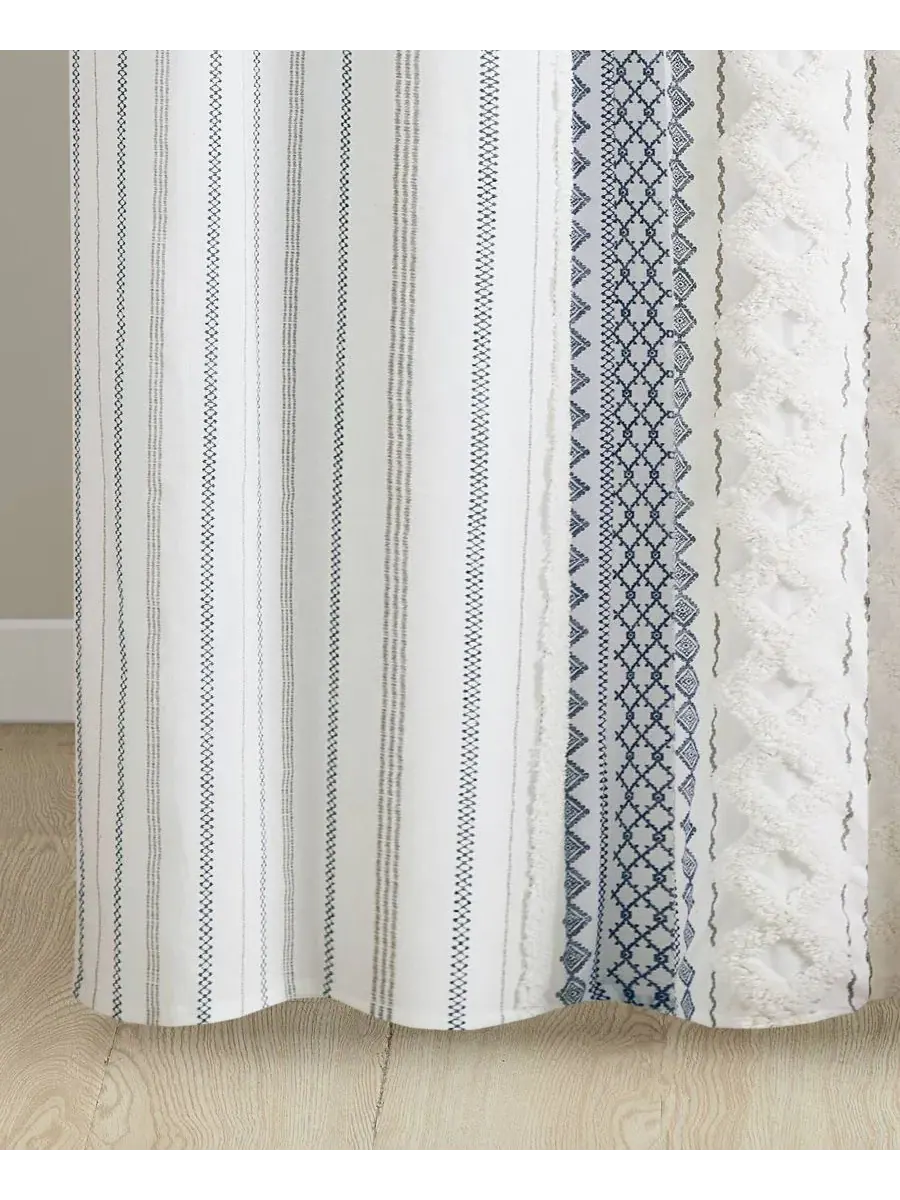Шторка для ванной с принтом и каймой из шенилла Imani Stripe Chenille INK+IVY — изображение 10 из 10, белый темно-синий
