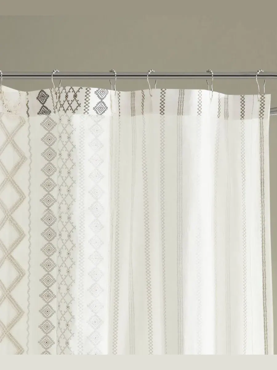 Штора для ванной из хлопка с принтом, 183 x 213 см, с отделкой из шенилла, Imani Stripe Chenille — изображение 6 из 10, белый