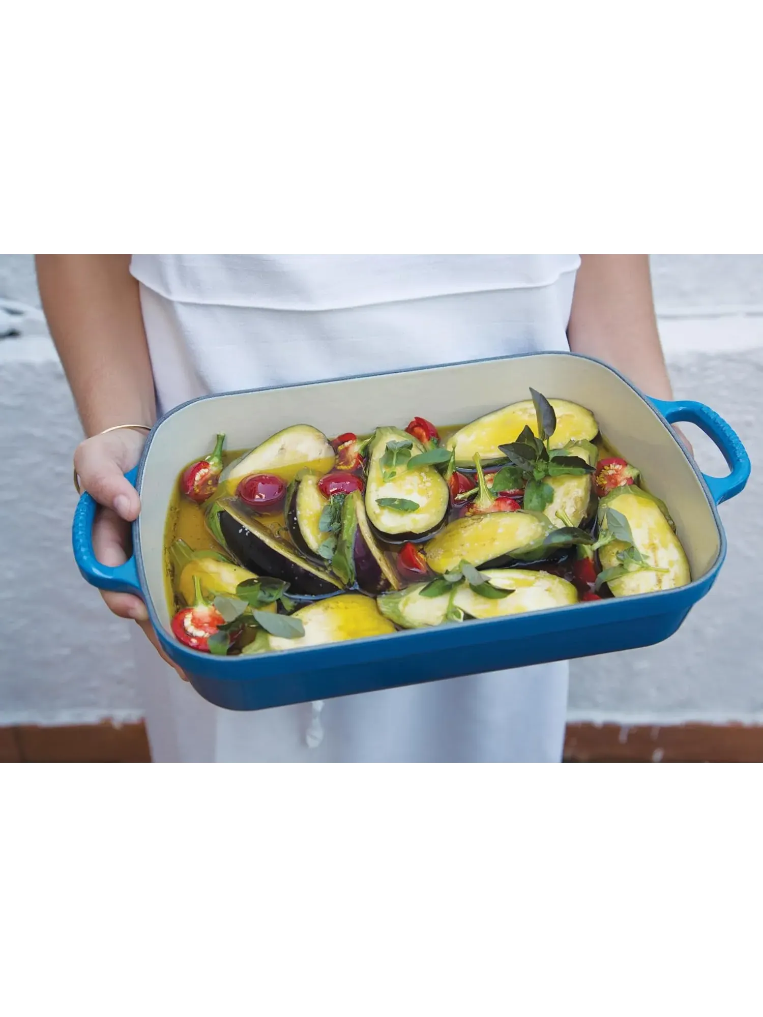 Форма для запекания Le Creuset, 33 см, 4,9 л — изображение 5 из 7, белый