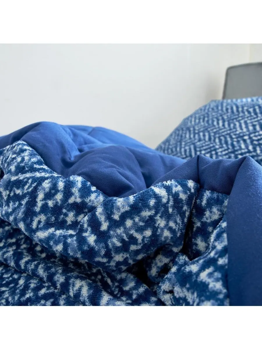 Идеальное одеяло большого размера для создания уюта Coma Inducer, Navy mix, Twin XL — изображение 4 из 4, темно-синий