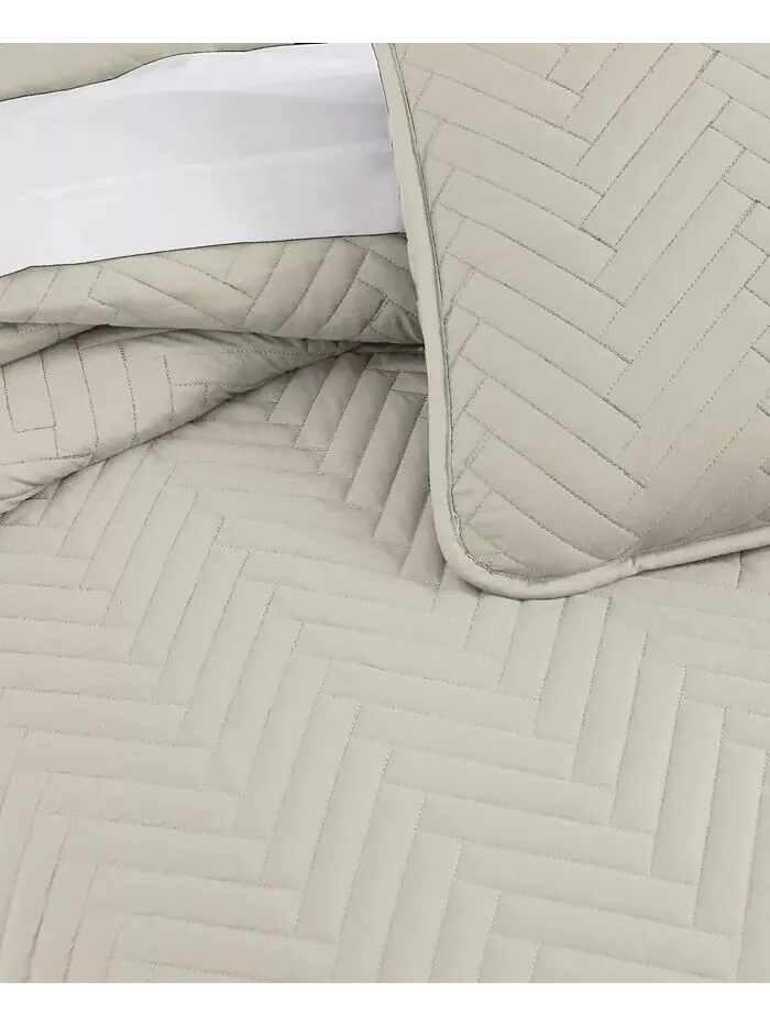 Коллекция однотонных одеял с шевроном Southshore Fine Linens — изображение 3 из 4, бежевый