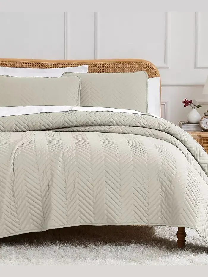 Коллекция однотонных одеял с шевроном Southshore Fine Linens — изображение 4 из 4, бежевый