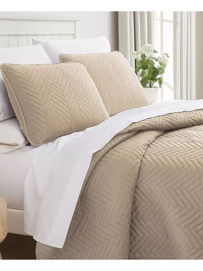 Коллекция однотонных одеял с шевроном Southshore Fine Linens — изображение 2 из 3, бежевый