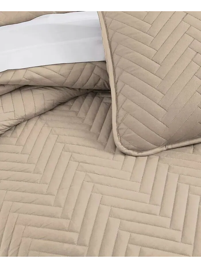Коллекция однотонных одеял с шевроном Southshore Fine Linens — изображение 3 из 3, бежевый