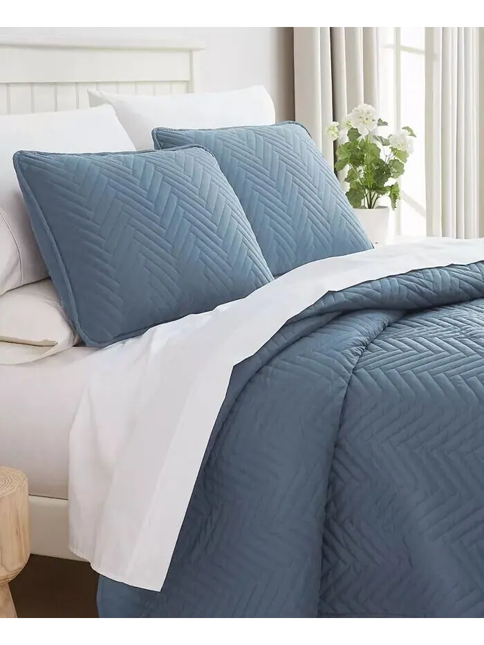 Коллекция однотонных одеял с шевроном Southshore Fine Linens — изображение 2 из 3, синий
