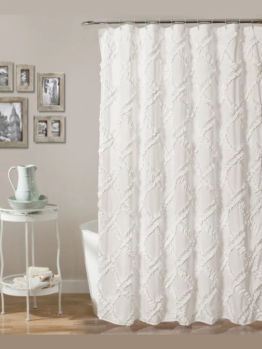 Шторка для душа с оборками и ромбовидным узором, 72 x 72 дюйма Lush Décor — изображение 1 из 4, белый