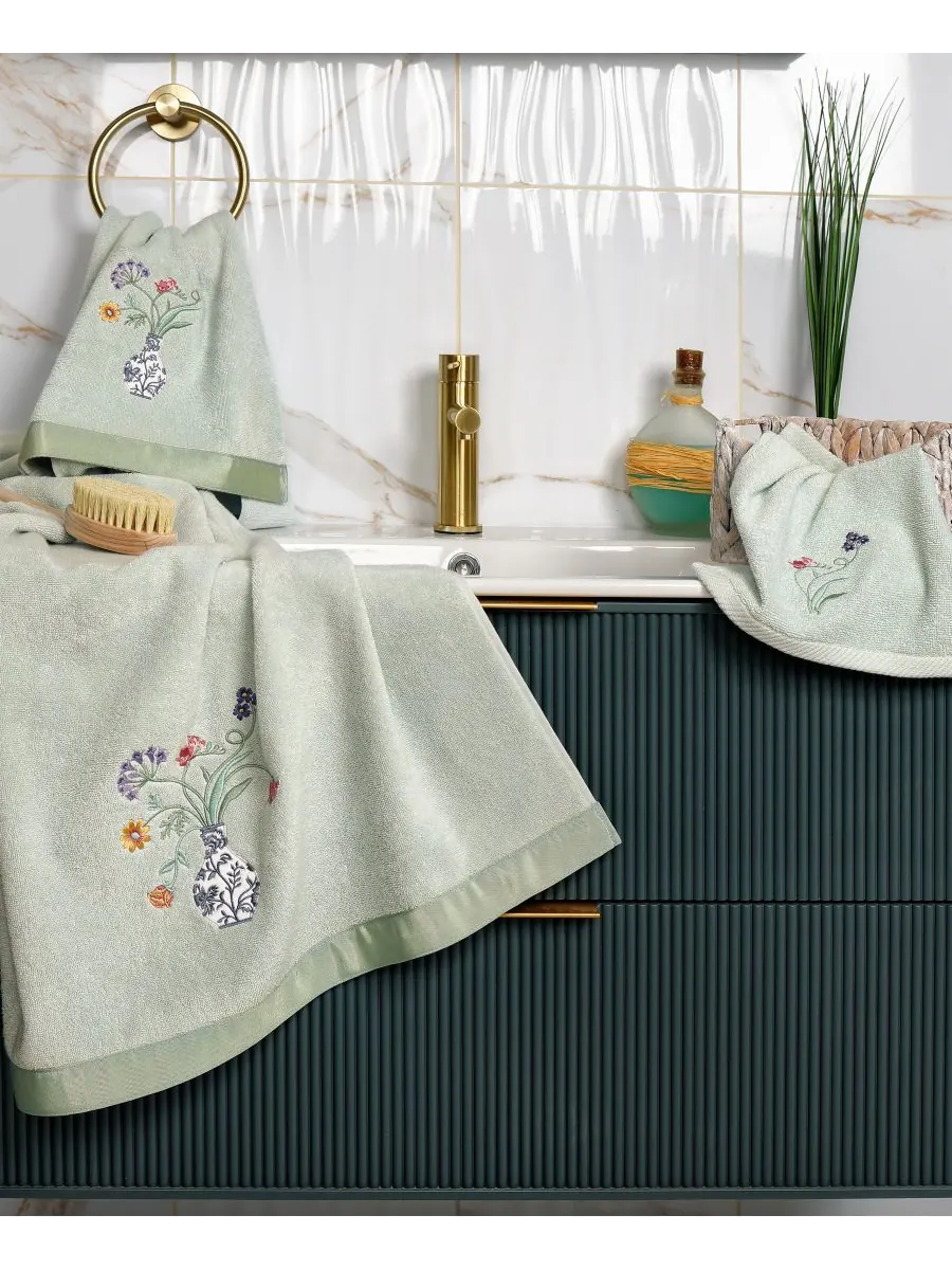 Набор из двух полотенец для рук Stella из турецкого хлопка с вышивкой Linum Home — изображение 3 из 4, голубой
