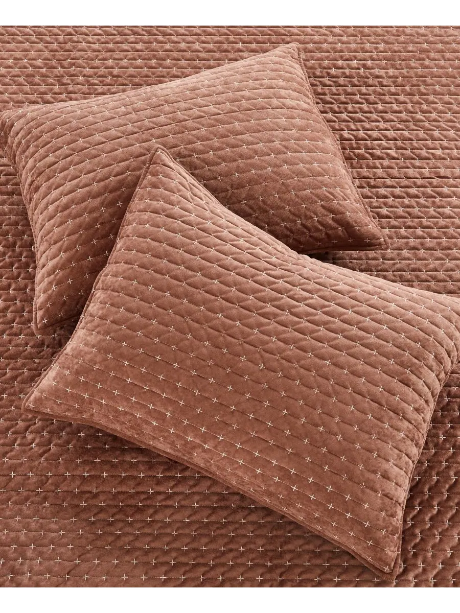 Двустороннее одеяло Velvet Stitch, 3 предмета, размер Full/Queen Levtex — изображение 4 из 6, красный