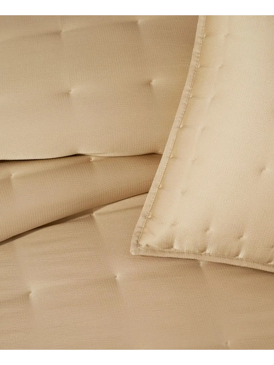 Шелковое одеяло с фактурой под молоток, размер Full/Queen Donna Karan Home — изображение 3 из 4, золото