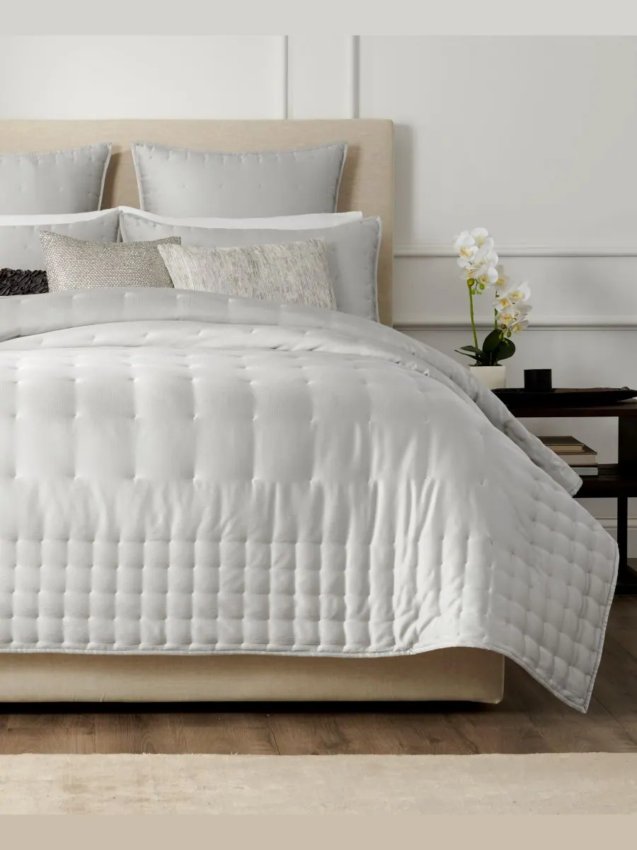 Шелковое одеяло с фактурой под молоток, размер Full/Queen Donna Karan Home