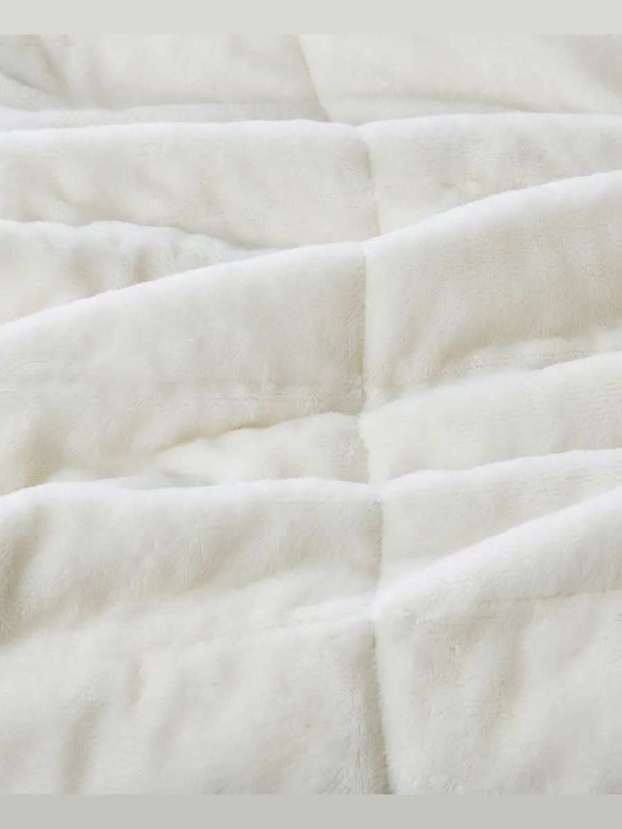 Двустороннее плюшевое одеяло coleman plush heiq smart temperature с наполнителем, имитирующим пух — изображение 8 из 8, белый