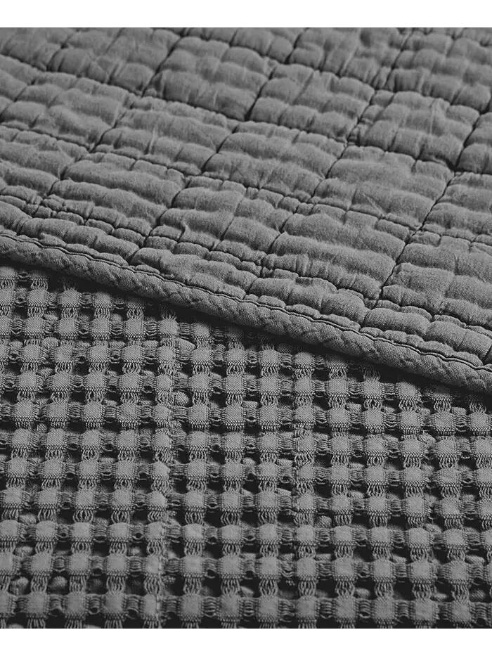 Декоративная подушка Delissa с бархатной вышивкой, 14 x 18 дюймов Levtex — изображение 5 из 5, темно-серый