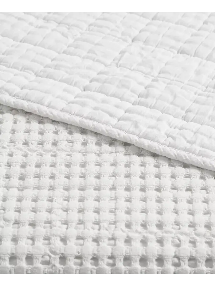 Декоративная подушка Delissa с бархатной вышивкой, 14 x 18 дюймов Levtex — изображение 5 из 5, яркий белый