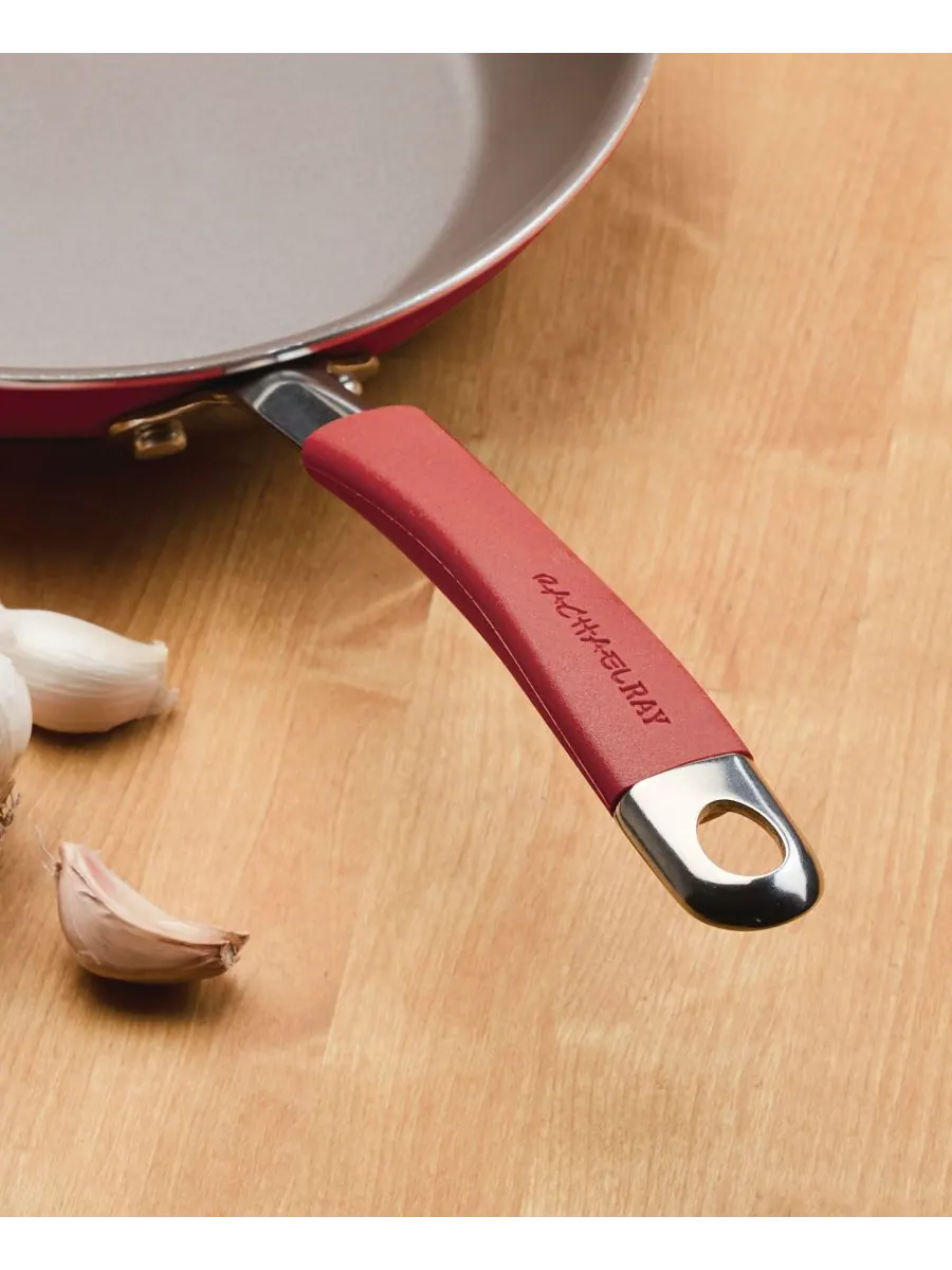 Набор посуды Cucina из 10 предметов с антипригарным покрытием и фарфоровой эмалью Rachael Ray — изображение 3 из 9, красный