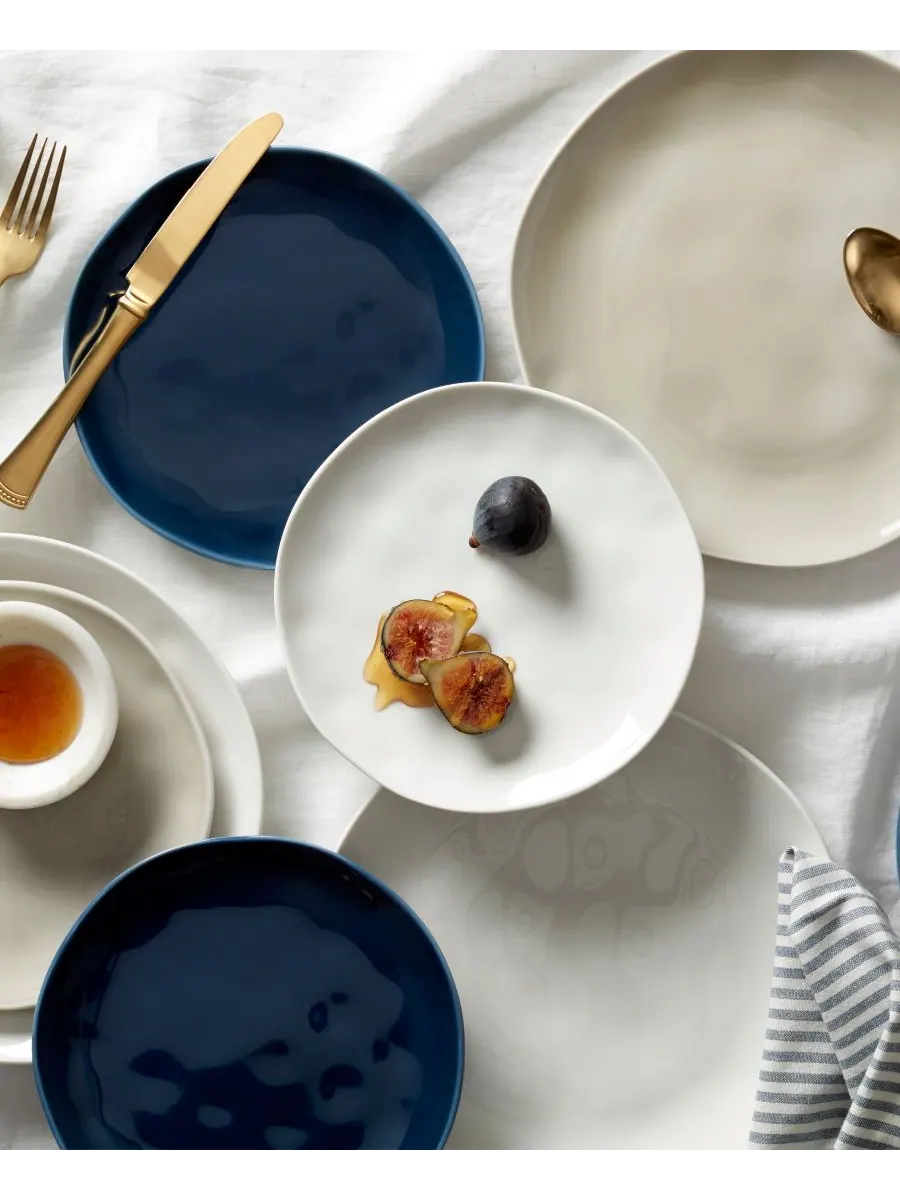 Набор из 4 однотонных обеденных тарелок Bay Colors Lenox — изображение 6 из 7, серый