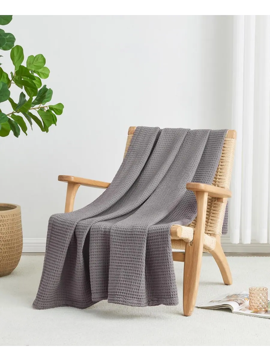 Хлопковое одеяло с вафельным плетением Linery & Co, Dark grey, King — изображение 3 из 6, серый