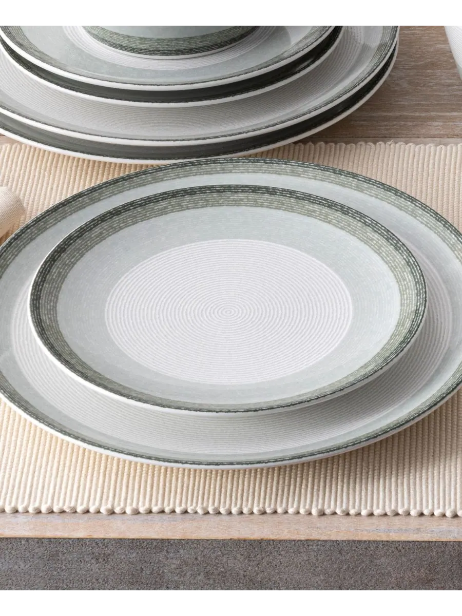 Набор из 4 салатных тарелок Colorscapes Layers Coupe, диаметр 8,25 дюйма Noritake — изображение 8 из 10, пепельный