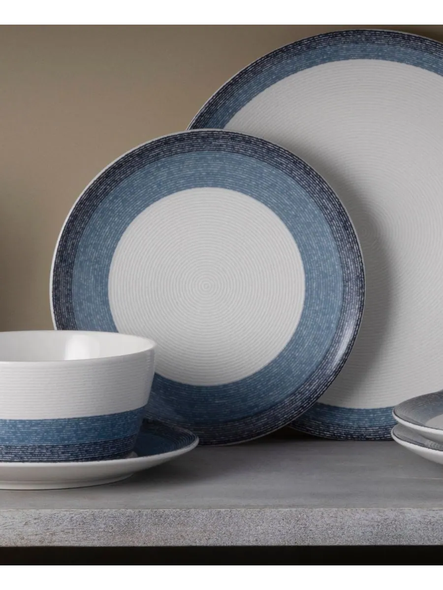 Набор из 4 салатных тарелок Colorscapes Layers Coupe, диаметр 8,25 дюйма Noritake — изображение 5 из 10, темно-синий