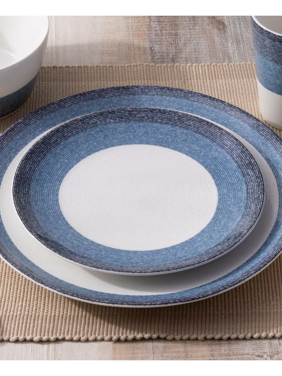 Набор из 4 салатных тарелок Colorscapes Layers Coupe, диаметр 8,25 дюйма Noritake — изображение 6 из 10, темно-синий