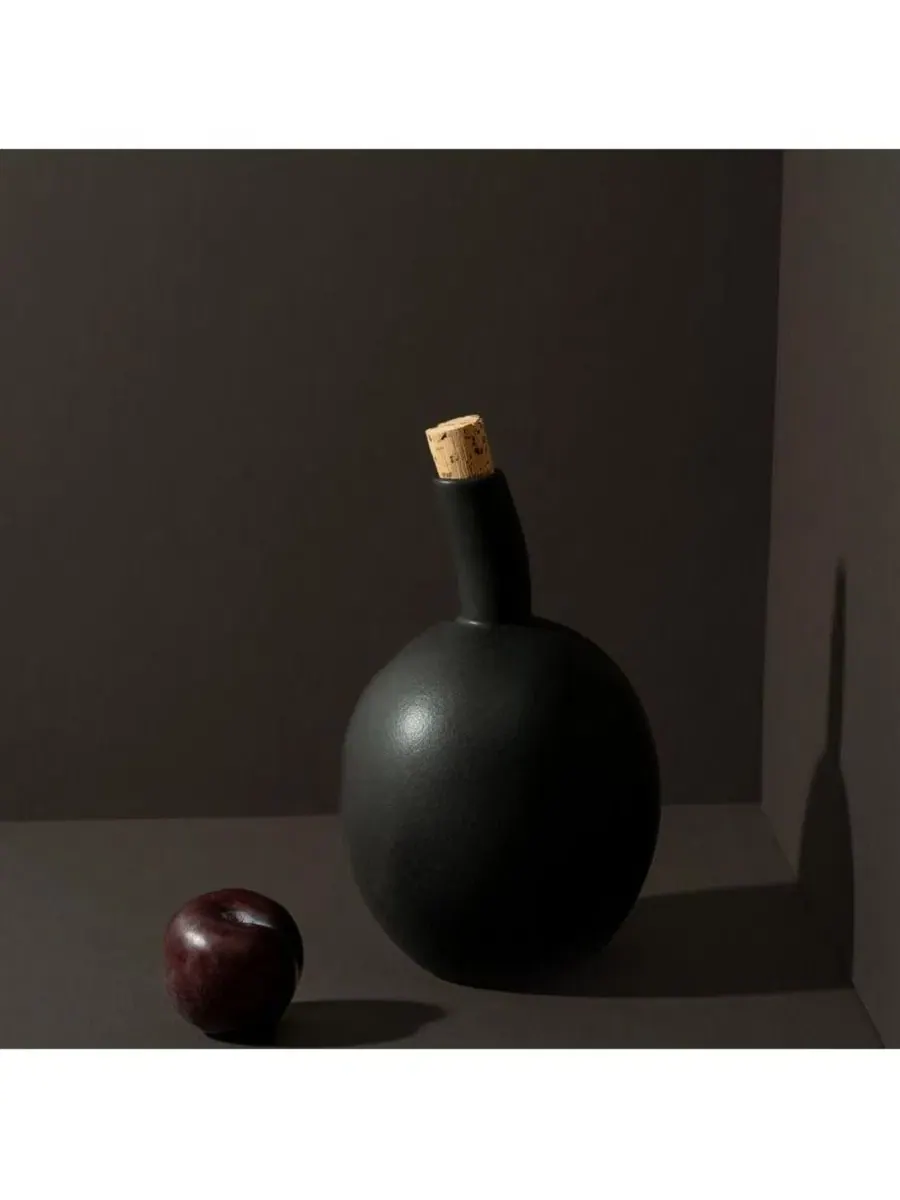 Керамическая бутылка для оливкового масла Zitouna, 1 л Gharyan Stoneware — изображение 2 из 3, черный