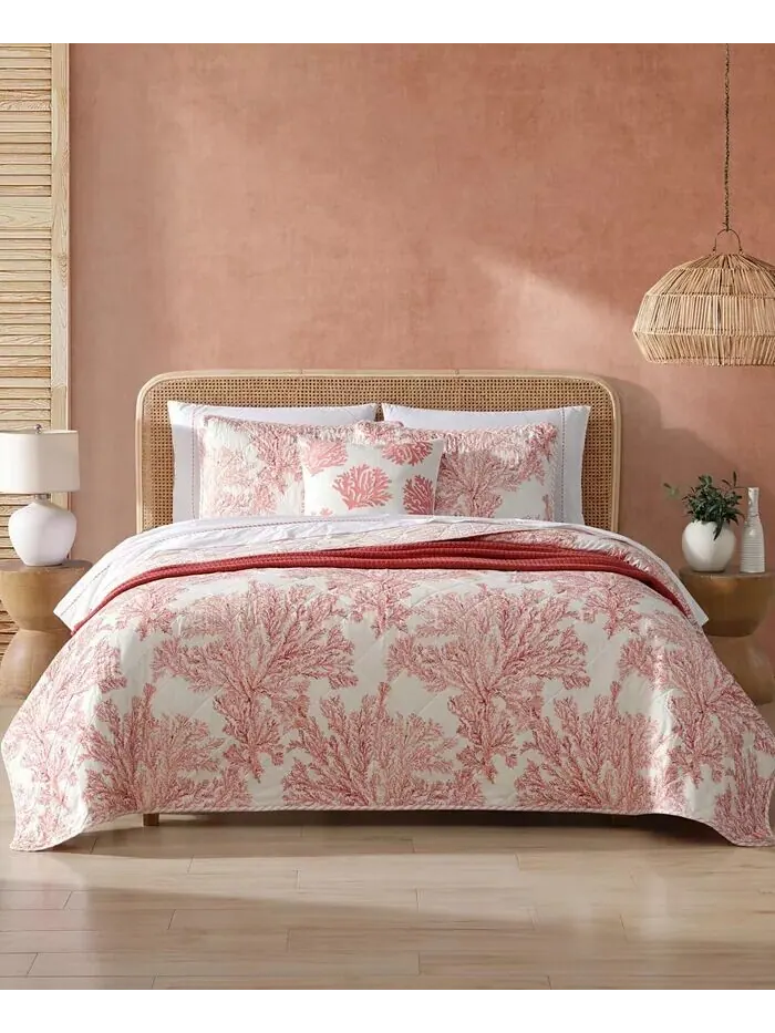 Наборы двусторонних одеял Coral Garden Tommy Bahama Home — изображение 1 из 13, розовый
