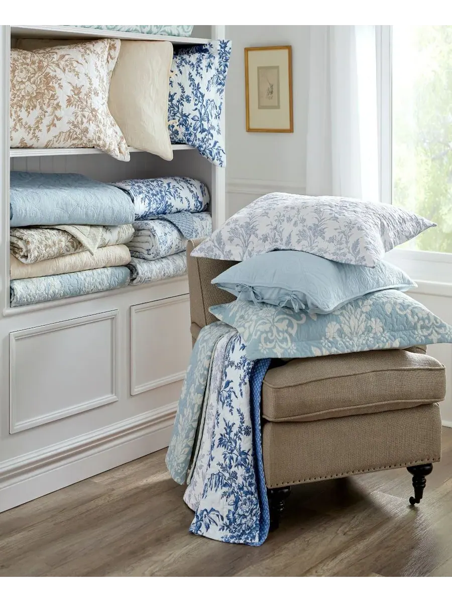 Двустороннее одеяло с узором «пейсли», размер 3, размер King Laura Ashley — изображение 4 из 4, яркий синий