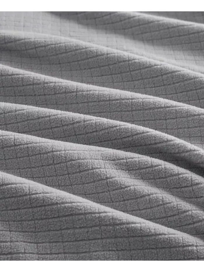 Одеяла из микрофлиса True North by Sleep Philosophy — изображение 4 из 4, серый