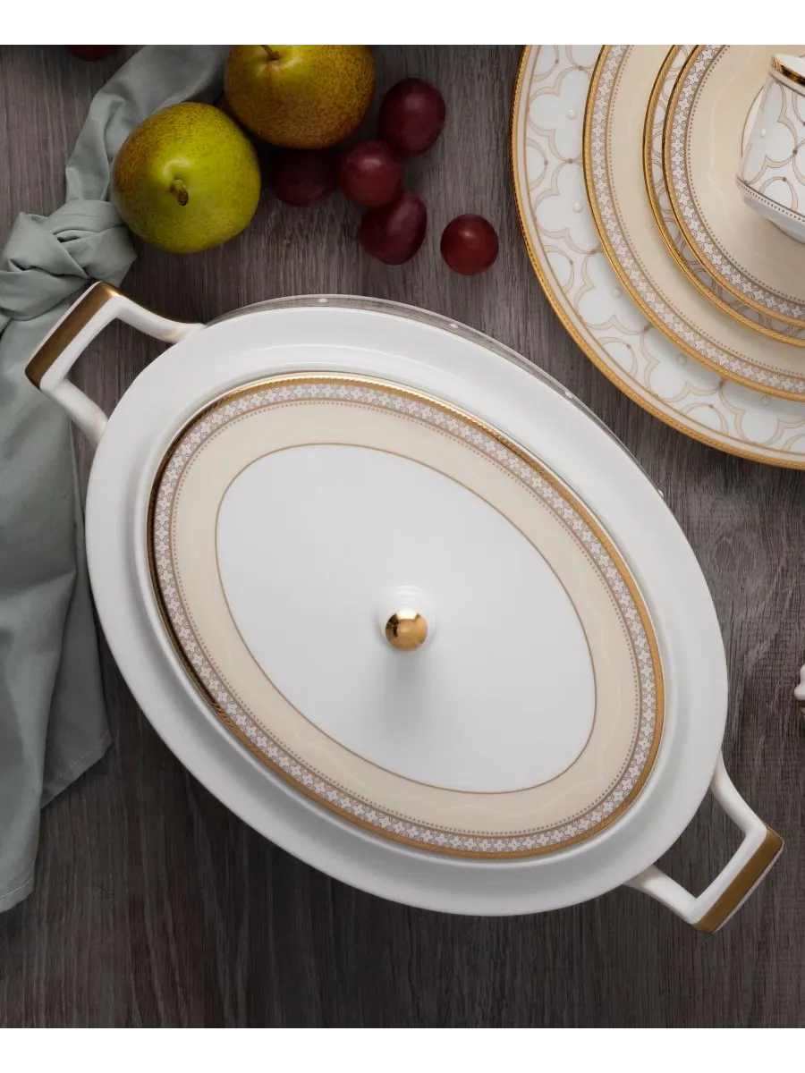 Noritake Овощная миска Trefolio Gold с крышкой, 67 унций — изображение 4 из 9, золото