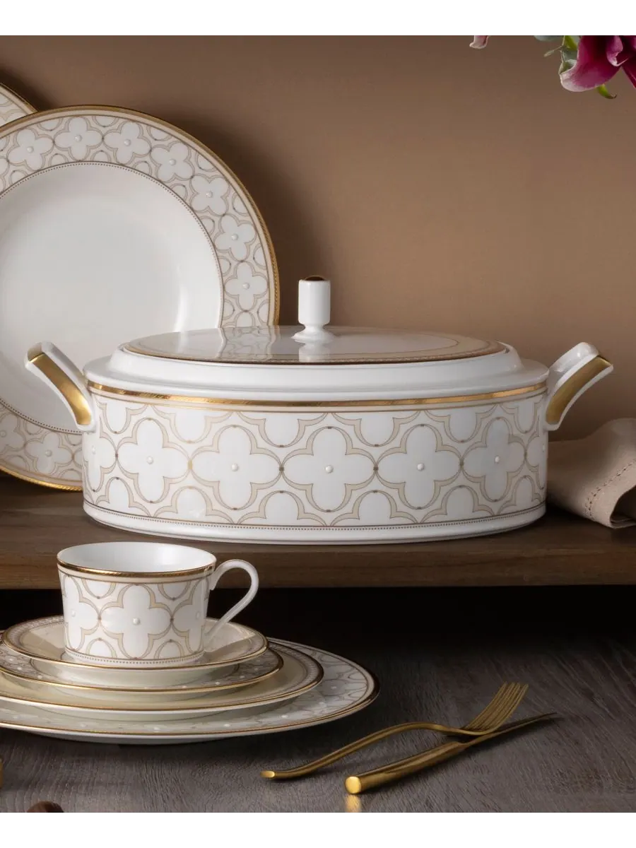 Noritake Овощная миска Trefolio Gold с крышкой, 67 унций — изображение 5 из 9, золото