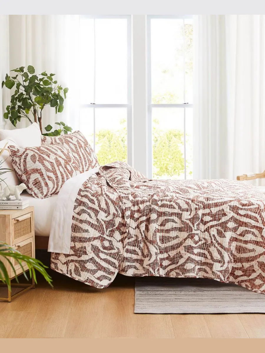 Комплект стеганого одеяла большого размера "Хари" Southshore Fine Linens — изображение 4 из 4, красный