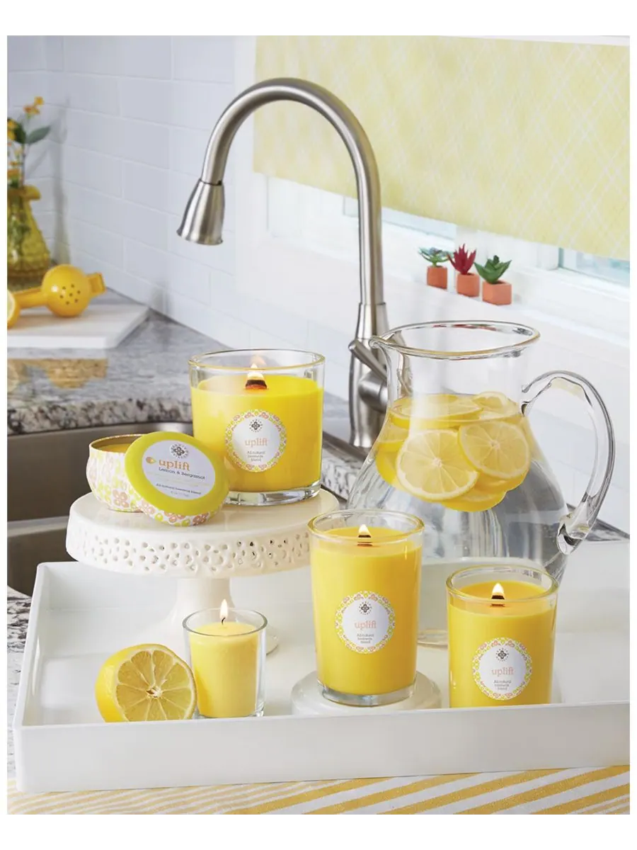 Ароматическая свеча Seeking Balance Uplift Lemon Bergamot Spa в баночке, 227 мл (8 унций) ROOT — изображение 3 из 3, желтый