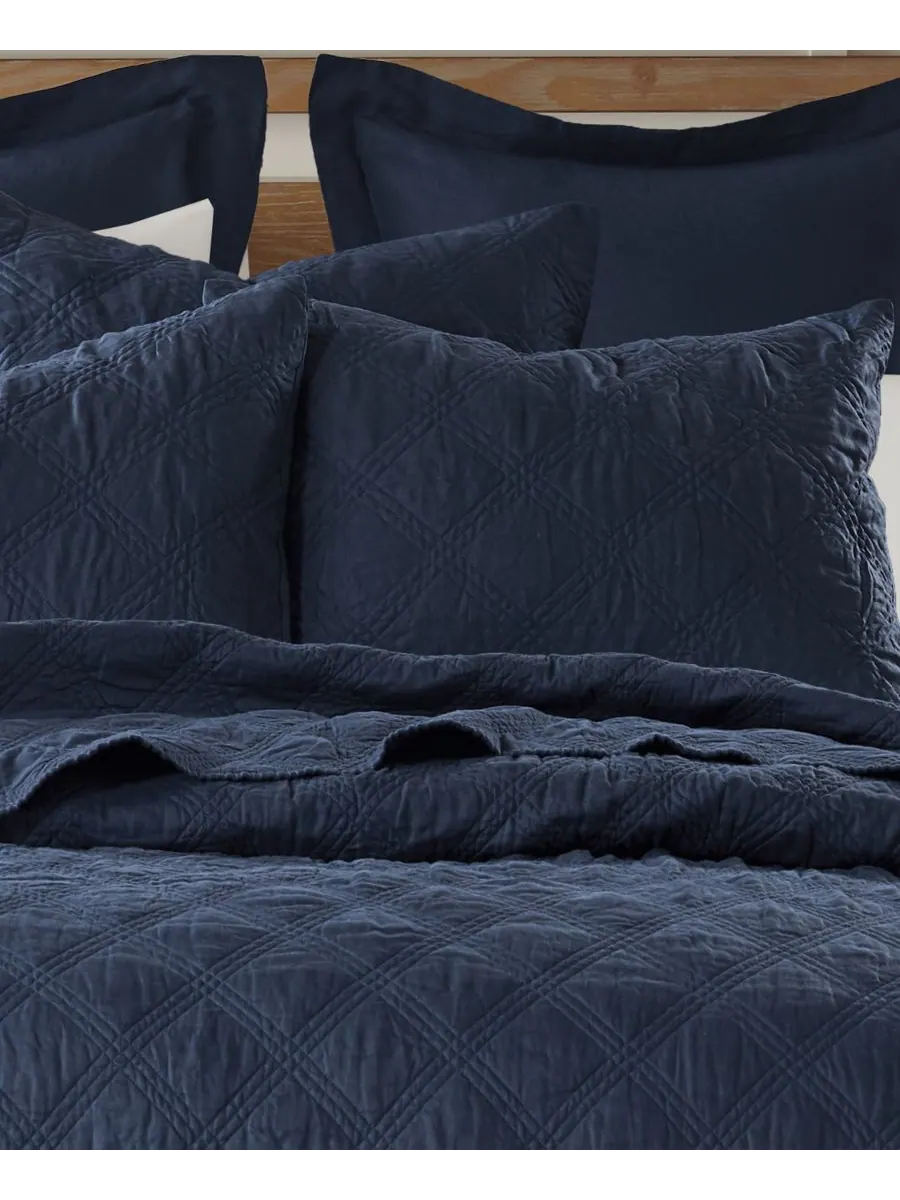 Стеганое одеяло из стираного льна с мягкой текстурой, размер twin/twin xl Levtex — изображение 3 из 6, темно-синий