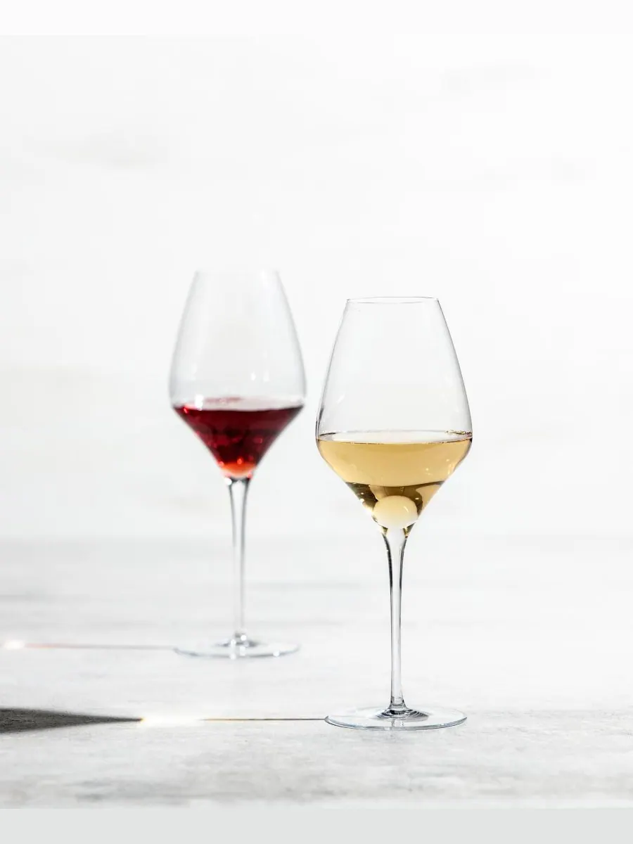 Набор из 2 дегустационных бокалов Alloro ручной работы объемом 17,1 унции Zwiesel Glas — изображение 4 из 7, прозрачный
