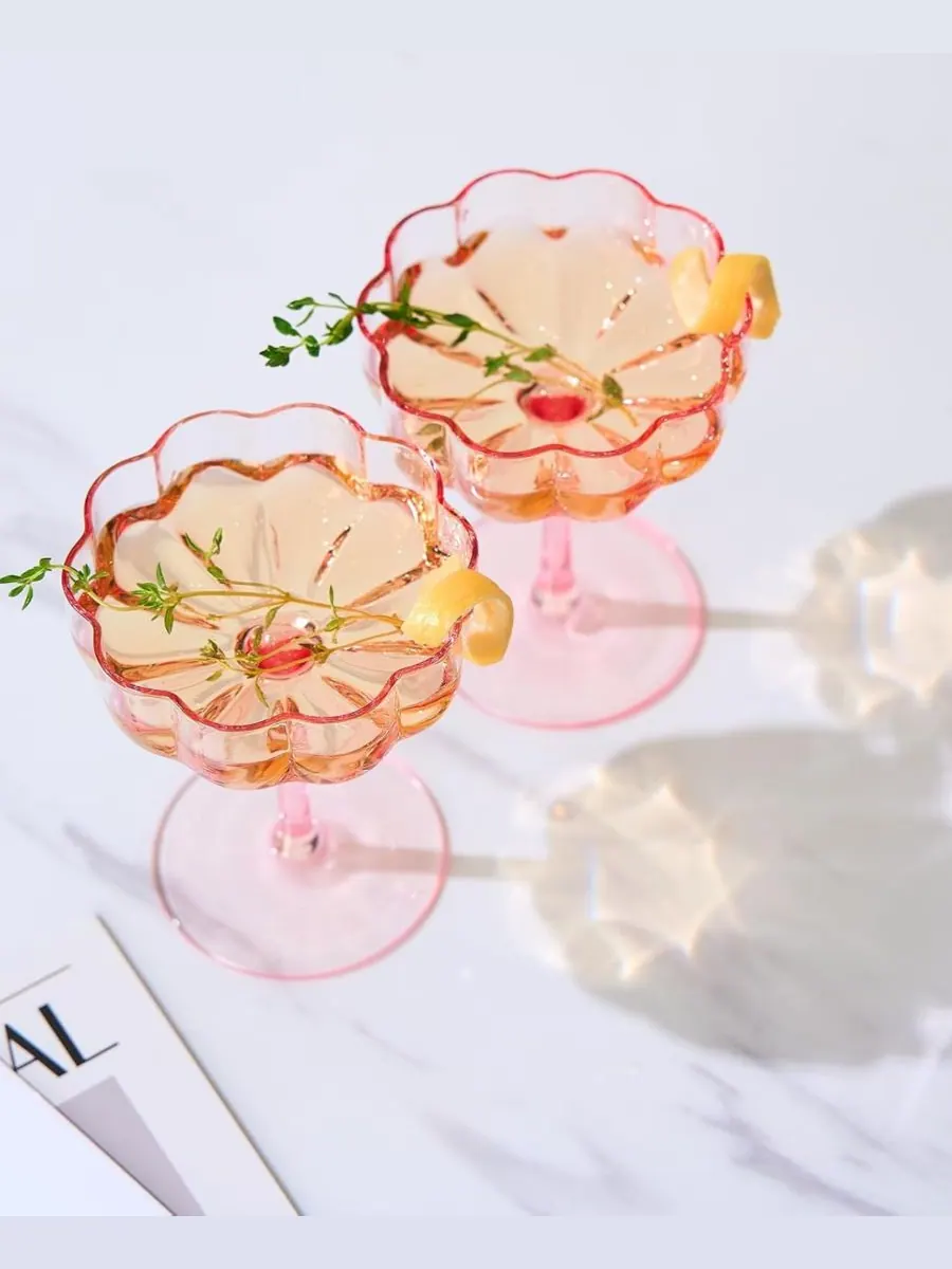 Набор из 2 коктейльных бокалов Flower Coupe The Wine Savant — изображение 4 из 6, розовый