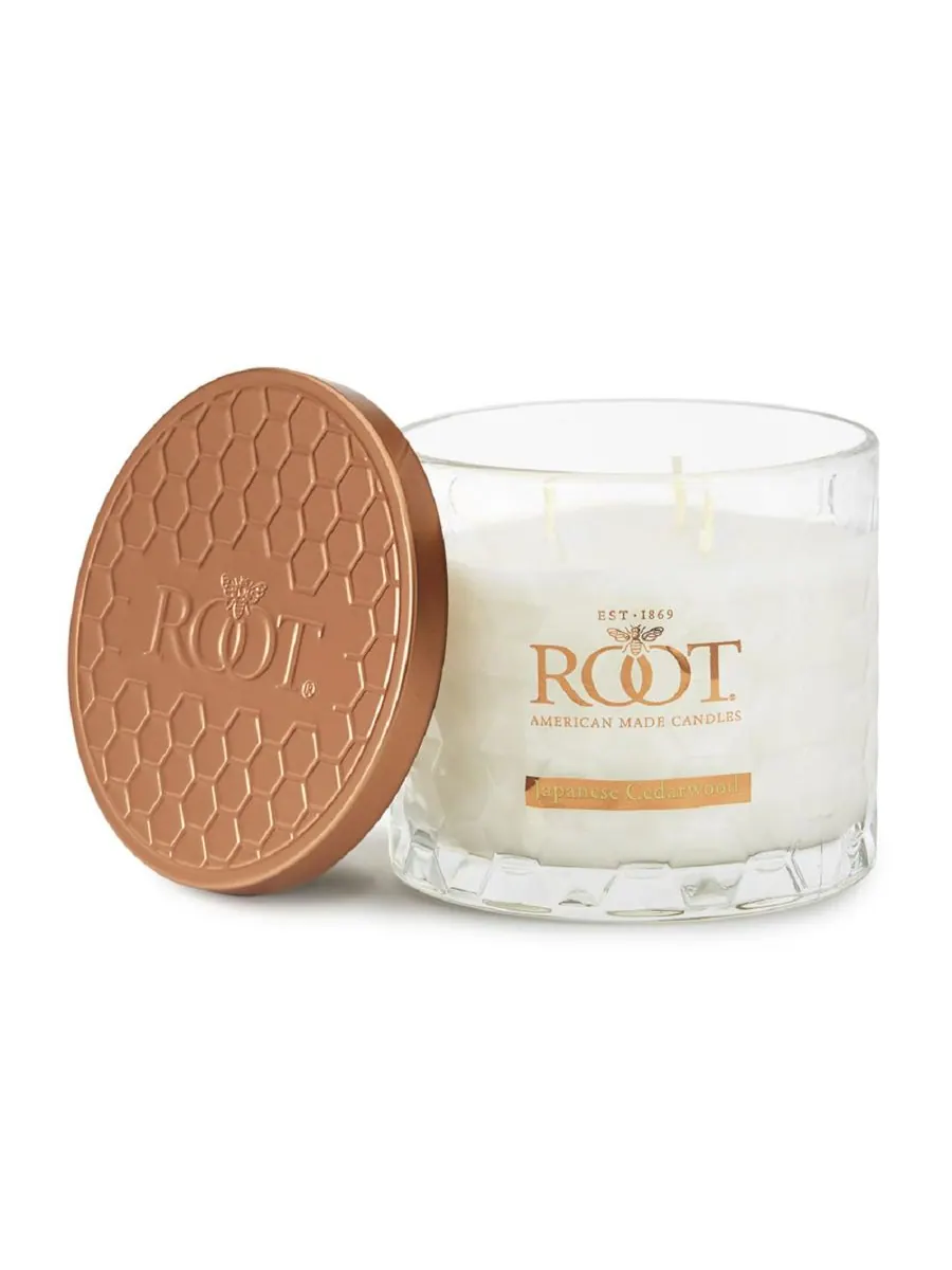Свеча в стеклянной банке с ароматом японского кедра и сотовым рисунком ROOT CANDLES