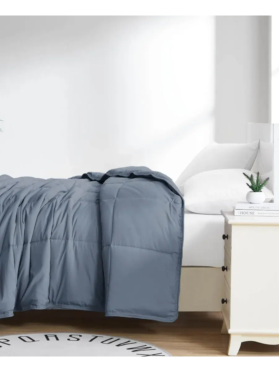 Премиальное одеяло с наполнителем, имитирующим пух, размер King Southshore Fine Linens — изображение 3 из 4, синий