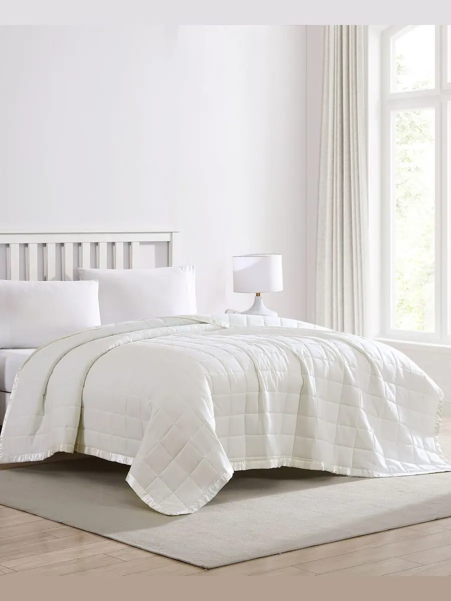 Одеяло Beatrice Home с наполнителем из искусственного пуха, размер King Beatrice Home Fashions — изображение 2 из 4, белый