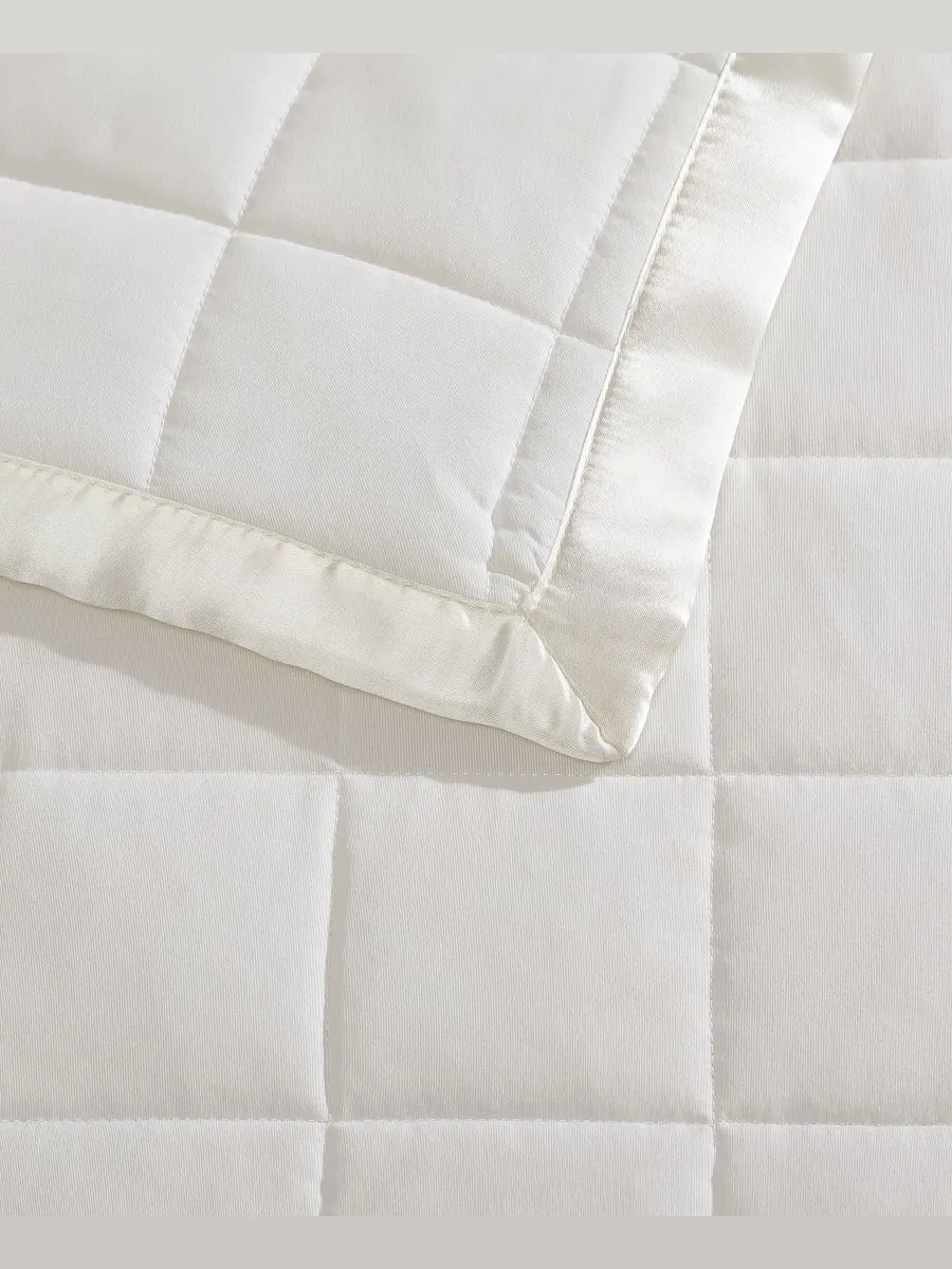 Одеяло Beatrice Home с наполнителем из искусственного пуха, размер King Beatrice Home Fashions — изображение 4 из 4, белый