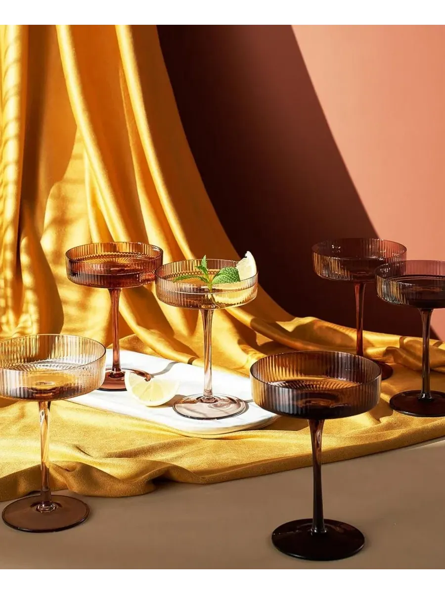 Набор из 6 бокалов-купе Venus Ribbed The Wine Savant — изображение 2 из 5, коричневый